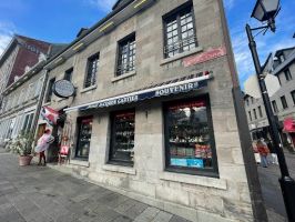 shops where to buy souvenirs in montreal Souvenirs Place Jacques Cartier