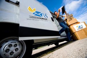courier companies in montreal VS Courrier